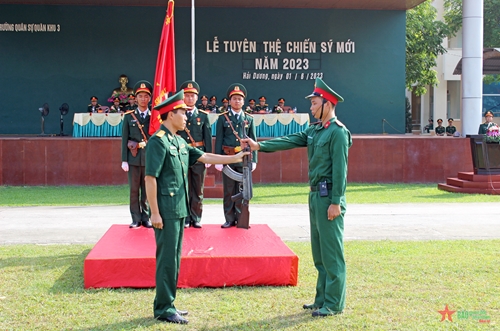 Trường Quân sự Quân khu 3 tổ chức Lễ tuyên thệ chiến sĩ mới năm 2023